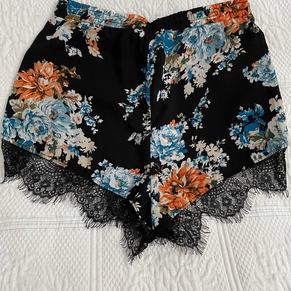 Shorts - Picture 2 of 3